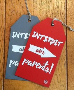 TEXT PLAQUE with hook - Text  Interdit aux Parents!
