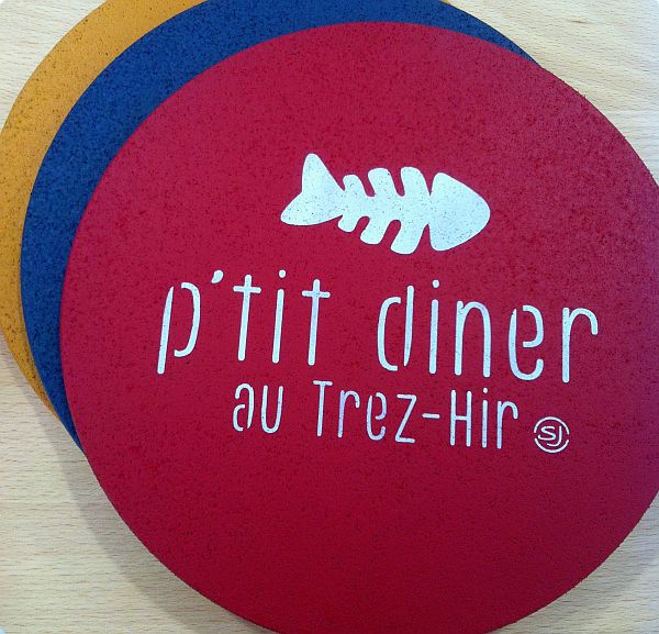 Dessous de plat en liège P'tit diner au TREZ-HIR. 479 :   - Boutique déco dédiée aux iles en mer d'Iroise et en  Bretagne
